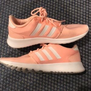 ‼️SALE‼️👟 Memory foam coral adidas sneakers 🍑8.5